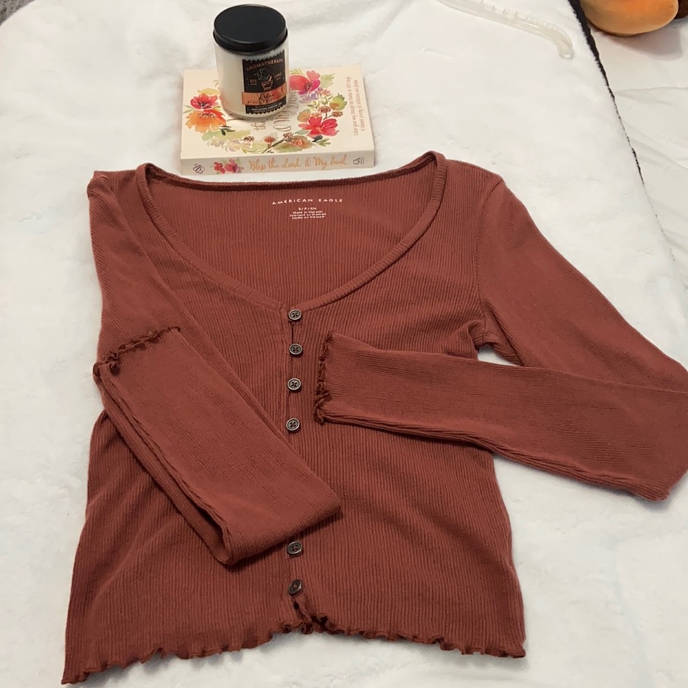 Super cute American Eagle long sleeve crop top!